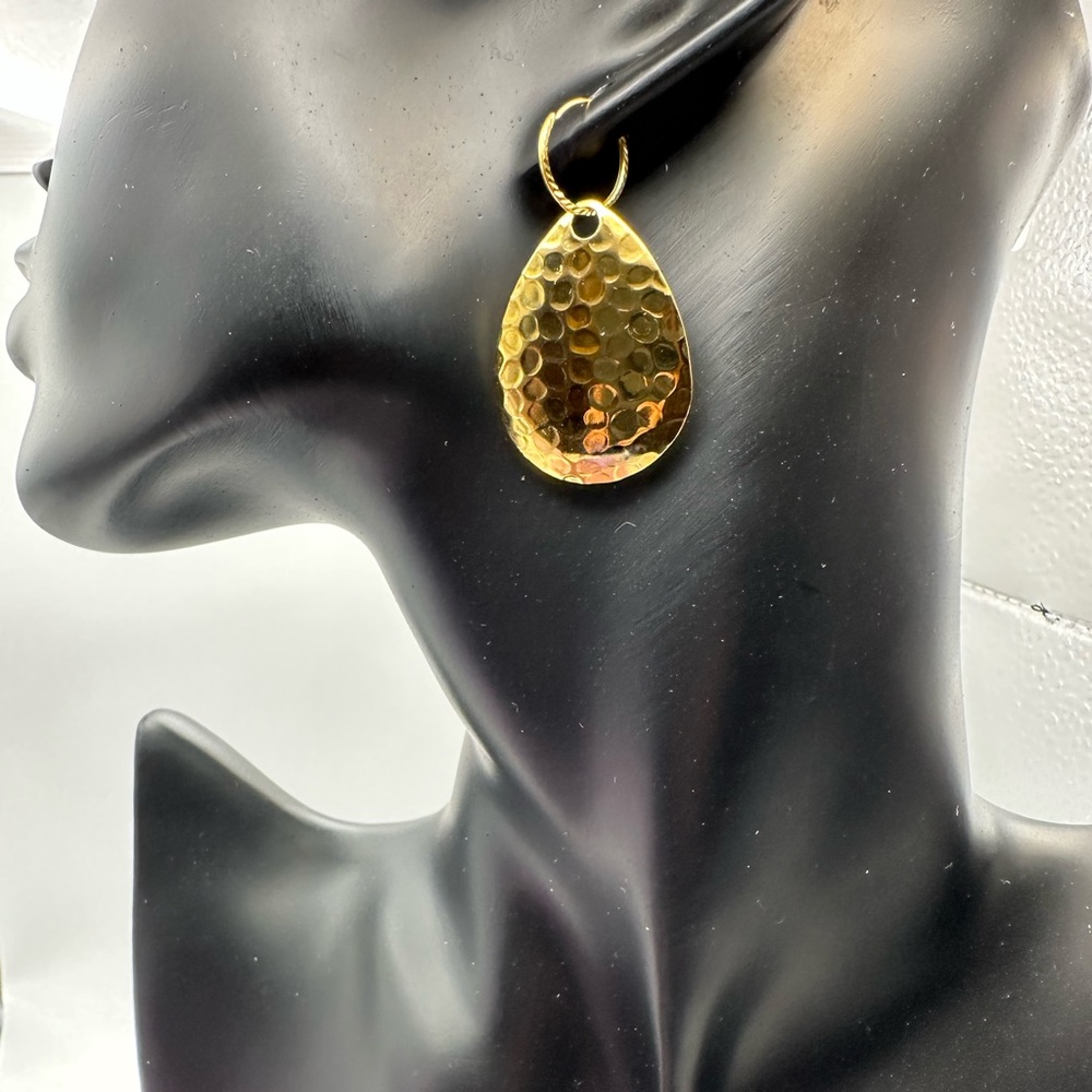 18k solid gold hoop with a 24k gold plated leaf